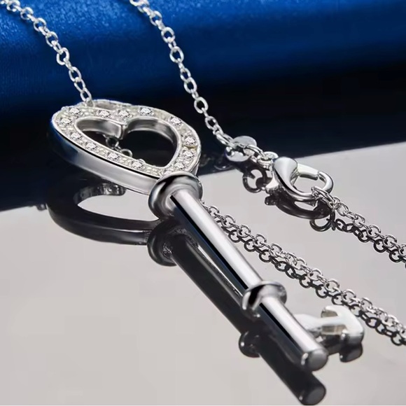 💝 925 Sterling Silver Key Necklace💝 - Picture 7 of 7